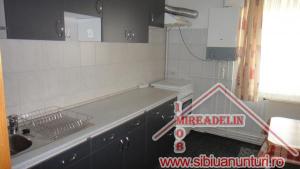 INCHIRIEZ APARTAMENT 3 CAMERE,   TEREZIAN