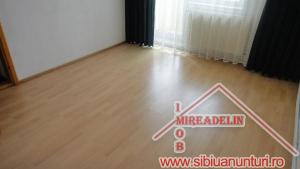 INCHIRIEZ APARTAMENT 3 CAMERE,   TEREZIAN