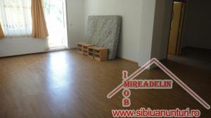INCHIRIEZ APARTAMENT 3 CAMERE,  CENTRAL