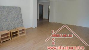 INCHIRIEZ APARTAMENT 3 CAMERE,  CENTRAL