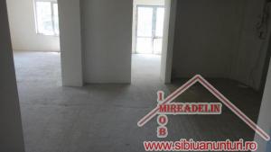 VAND APARTAMENT 3 CAMERE +MANSARDA,   CENTRAL
