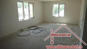 VAND APARTAMENT 3 CAMERE +MANSARDA,   CENTRAL
