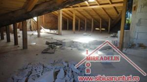 VAND APARTAMENT 3 CAMERE +MANSARDA,   CENTRAL