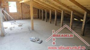 VAND APARTAMENT 3 CAMERE +MANSARDA,   CENTRAL