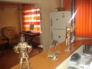 Apartament cu 3 camere - zona Basarabia