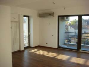 Apartament in bloc - semidecomandat - zona Gradina Icoanei