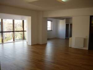 Apartament in bloc - 4 camere - Aviatorilor