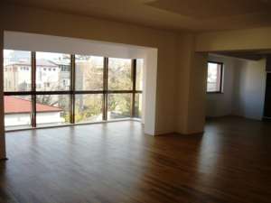 Apartament in bloc - 4 camere - Aviatorilor