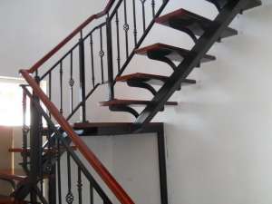 Scari metalice pret Bun