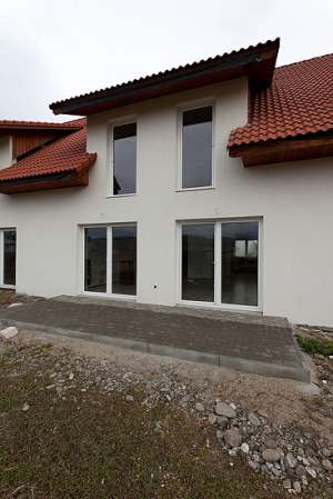 Vand casa tip duplex