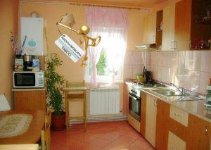 Apartament cu 4 camere ,   zona Lazaret