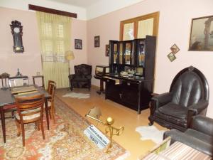 Apartament la casa ,   cu 4 camere ,   zona ultracentrala