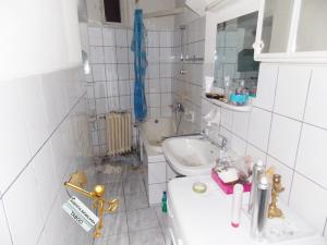 Apartament la casa ,   cu 4 camere ,   zona ultracentrala
