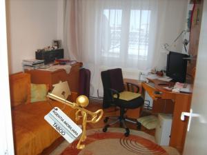 Se vinde un apartament cu 4 camere ,  zona Garii