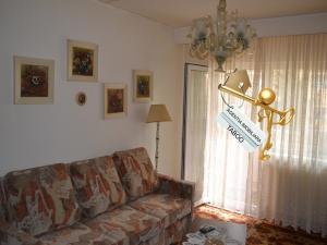 Se vinde un apartament cu 4 camere ,   zona Vasile Aaron