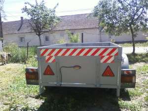 remorca auto cu lada.