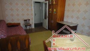 INCHIRIEZ APARTAMENT 3 CAMERE,   ZONA GARII