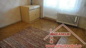INCHIRIEZ APARTAMENT 3 CAMERE,   ZONA GARII