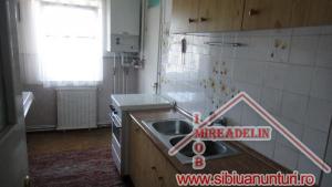 INCHIRIEZ APARTAMENT 3 CAMERE,   ZONA GARII