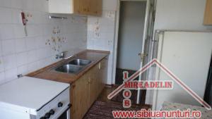 INCHIRIEZ APARTAMENT 3 CAMERE,   ZONA GARII