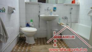 INCHIRIEZ APARTAMENT 3 CAMERE,   ZONA GARII