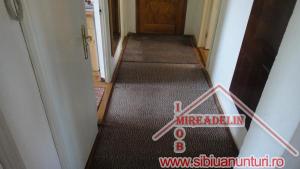 INCHIRIEZ APARTAMENT 3 CAMERE,   ZONA GARII