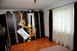 Apartament cu 3 camere ,   zona Turnisor