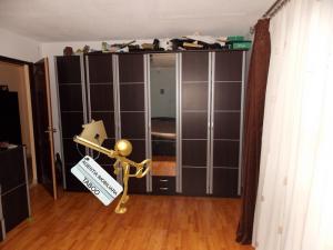Apartament cu 3 camere ,   zona Turnisor