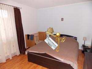 Apartament cu 3 camere ,   zona Turnisor
