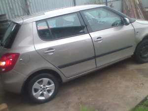 �VAND SKODA FABIA2 AN 2008 AVARIATA USOR.