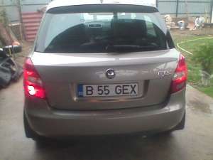 �VAND SKODA FABIA2 AN 2008 AVARIATA USOR.
