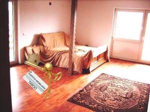 Se vinde casa cu 3 camere ,   Rusciori
