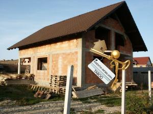 Casa de vanzare ,   cu 4 camere ,   Sura Mare