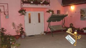 Casa cu 2 camere ,   zona Gusterita