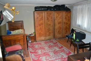 Casa cu 4 camere ,   zona Lupeni