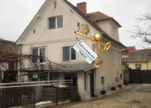 Se vinde o casa cu 6 camere ,   zona Turnisor