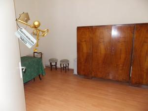 Casa cu 5 camere ,   zona centrala