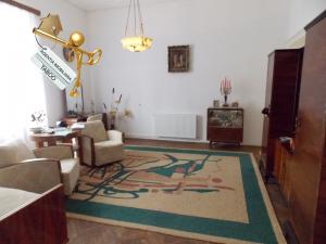 Casa cu 5 camere ,   zona centrala