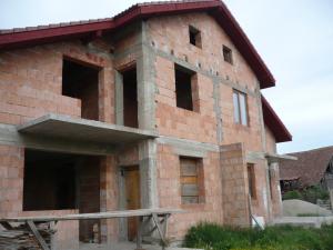 Casa noua in sura mare langa scoala