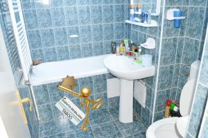 De inchiriat ,   un apartament cu 2 camere ,   zona Mihai Viteazu