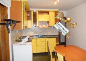 Se inchiriaza un apartament cu 5 camere ,   zona Scoala de Inot