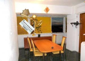 Se inchiriaza un apartament cu 5 camere ,   zona Scoala de Inot