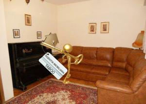Se inchiriaza un apartament cu 5 camere ,   zona Scoala de Inot