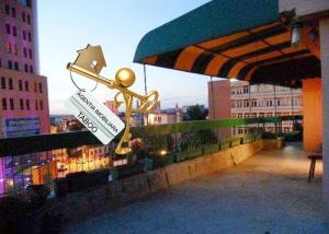 Se inchiriaza un apartament cu 5 camere ,   zona Scoala de Inot