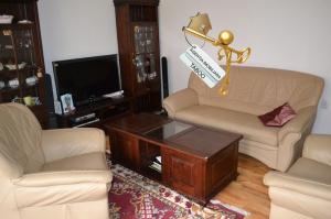 Se vinde o casa cu 7 camere ,   zona Justitiei