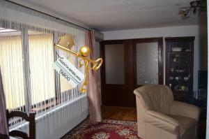 Se vinde o casa cu 7 camere ,   zona Justitiei