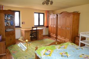 Se vinde o casa cu 7 camere ,   zona Justitiei