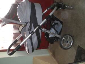 Vand carucior 3 in 1 de la Pierre Cardin