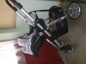 Vand carucior 3 in 1 de la Pierre Cardin