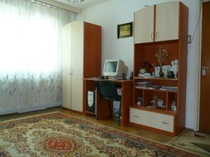 Vand urgent apartament 3 camere,     etaj 1/4,     insorit,     zona1,     liber(sau mobilat)